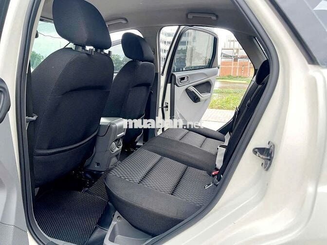 Ford Focus 2013 Trend 1.6 AT Hatchback - trắng
