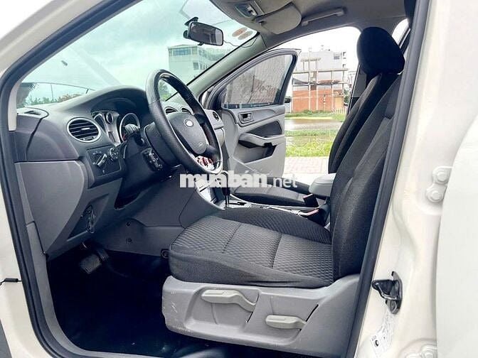 Ford Focus 2013 Trend 1.6 AT Hatchback - trắng