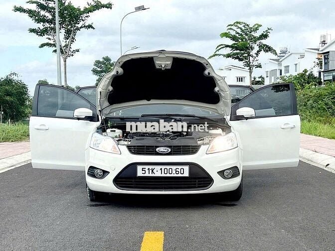 Ford Focus 2013 Trend 1.6 AT Hatchback - trắng