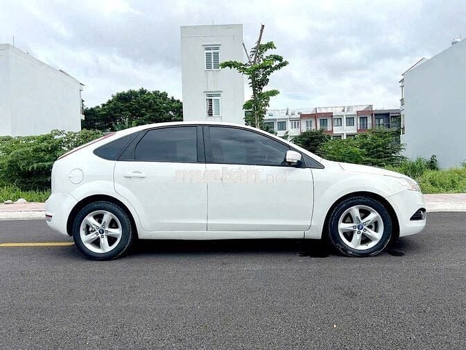 Ford Focus 2013 Trend 1.6 AT Hatchback - trắng