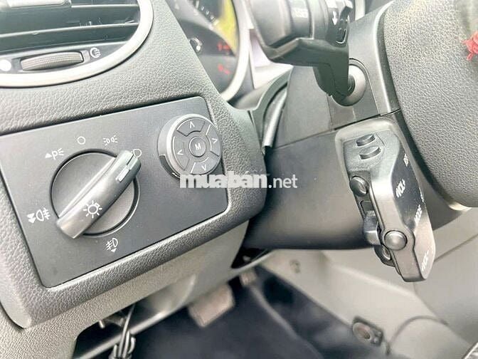 Ford Focus 2013 Trend 1.6 AT Hatchback - trắng