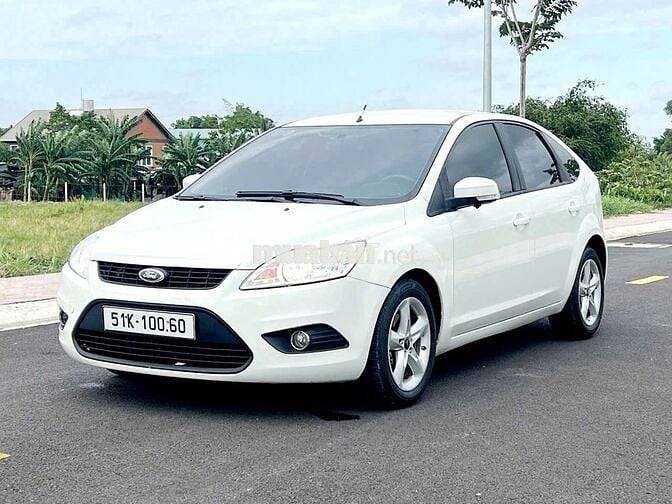 Ford Focus 2013 Trend 1.6 AT Hatchback - trắng