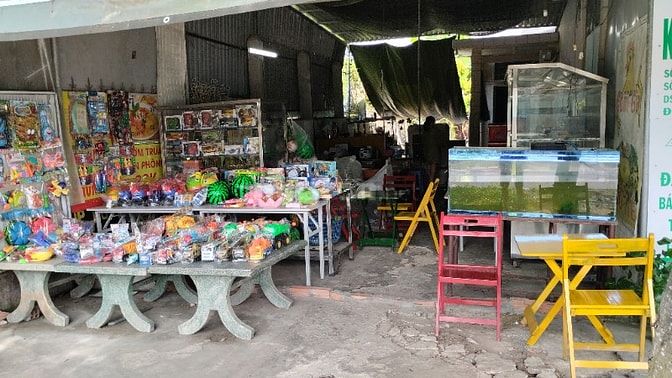 Sang nhà thuốc, cửa hàng mua bán đồ cũ 