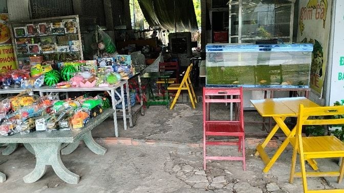 Sang nhà thuốc, cửa hàng mua bán đồ cũ 