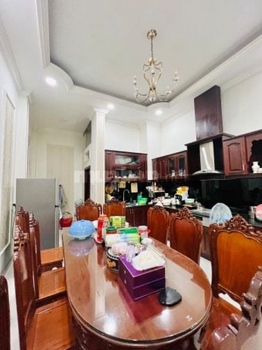 Bán nhà mặt tiền 4 tầng, 100m2(5x20), gần Võ Văn Kiệt, chỉ hơn 9 tỷ.