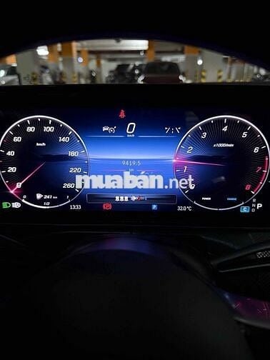 Mercedes Benz C Class 2023 C300 AMG - 9000 km