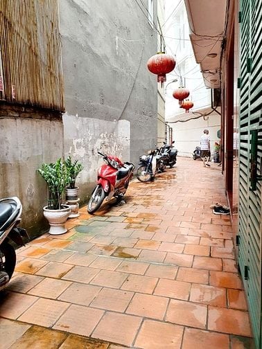 Bán căn 5 tầng Tại Tuyến 2 Văn Cao, Ô tô đỗ cổng nhà