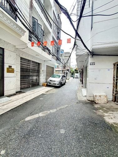 Bán căn 5 tầng Tại Tuyến 2 Văn Cao, Ô tô đỗ cổng nhà