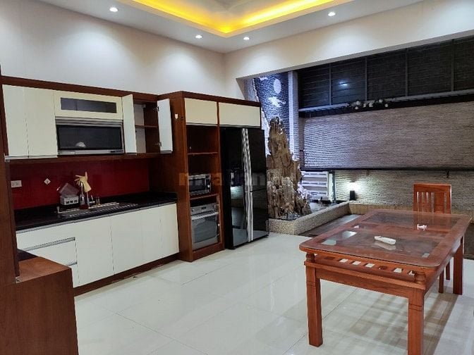 Cho thuê biệt thự 5 tầng  Khu phân lô số 1 Nguyễn Hoàng Tôn  Cách hồ T