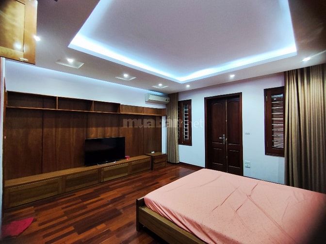 Cho thuê biệt thự 5 tầng  Khu phân lô số 1 Nguyễn Hoàng Tôn  Cách hồ T