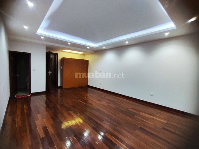 Cho thuê biệt thự 5 tầng  Khu phân lô số 1 Nguyễn Hoàng Tôn  Cách hồ T