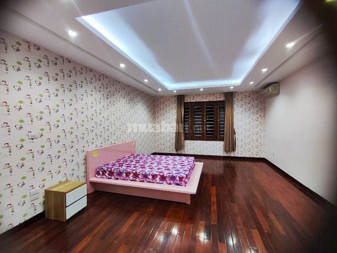 Cho thuê biệt thự 5 tầng  Khu phân lô số 1 Nguyễn Hoàng Tôn  Cách hồ T