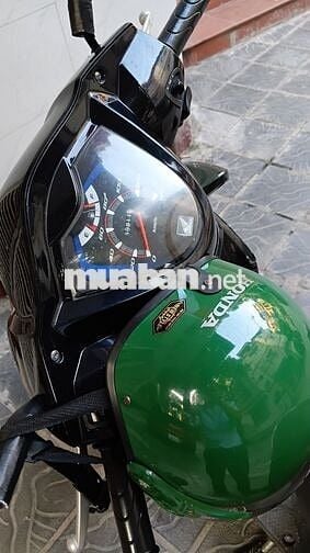 Xe chính chủ đăng ký từ mới 2013. Màu đen, đã dán