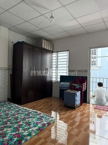 👉Nhà rẻ Đường Tân Hương Ngay Chợ DT 4x16, 1 lầu hẻm xe hơi 