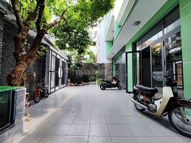 Biệt Thự sân vườn 230m2(12 x 19) Lý Thường Kiệt sát Q10, 3 Tầng giá rẻ