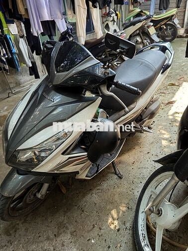 Air Blade đen trắng biển Sài Gòn