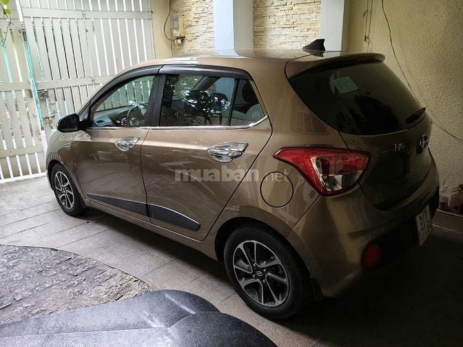 Gia đình bán xe Hyundai Grand i10 bản 1.2AT full