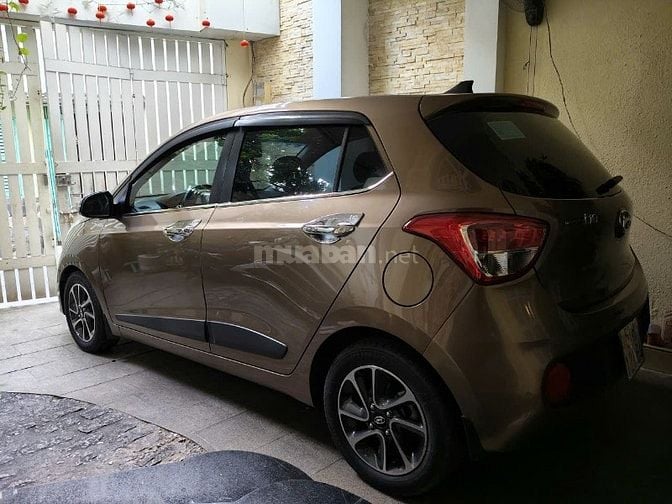 Gia đình bán xe Hyundai Grand i10 bản 1.2AT full
