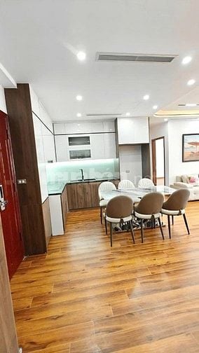 Bán căn hộ chung cư 120 m², 3 PN tòa D5A Trần Thái Tông, full nội thất