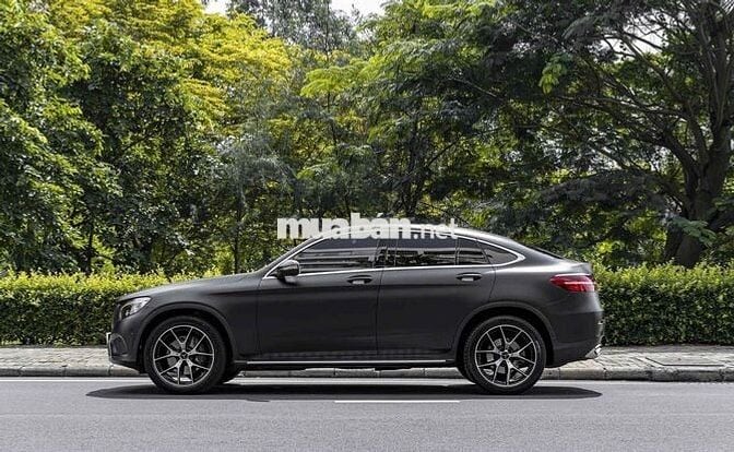 GLC 300 Coupe model 2018 màu đỏ warp đen siêu đep
