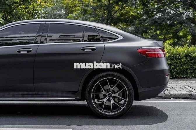 GLC 300 Coupe model 2018 màu đỏ warp đen siêu đep
