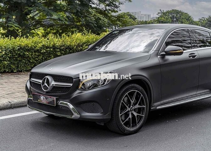 GLC 300 Coupe model 2018 màu đỏ warp đen siêu đep