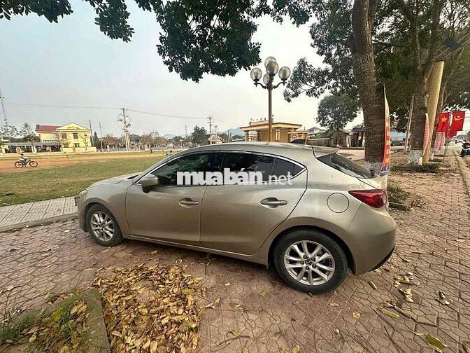 Mazda 3 2015 1.5 AT Hatchback - 80000 km