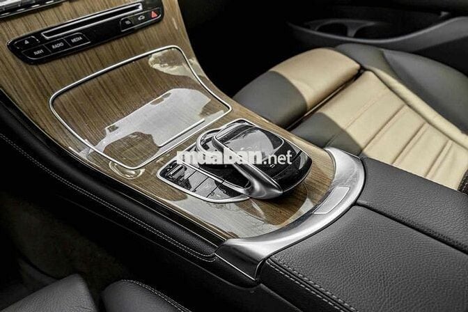 GLC 300 Coupe model 2018 màu đỏ warp đen siêu đep