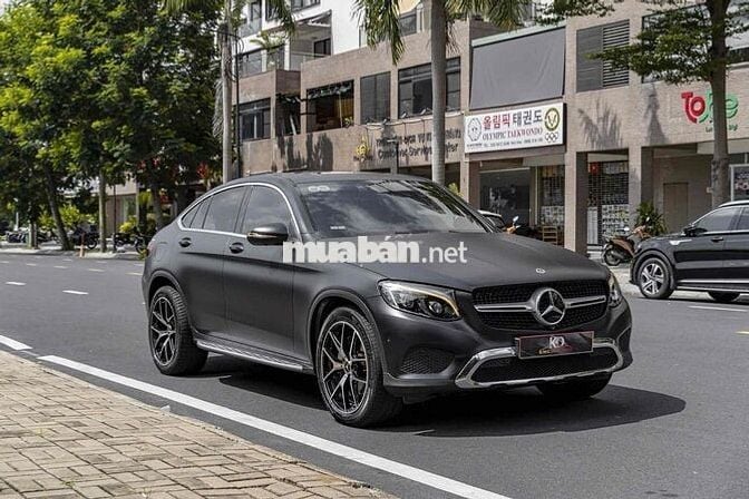 GLC 300 Coupe model 2018 màu đỏ warp đen siêu đep