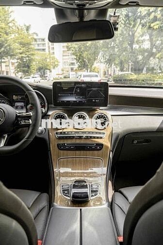 GLC 300 Coupe model 2018 màu đỏ warp đen siêu đep