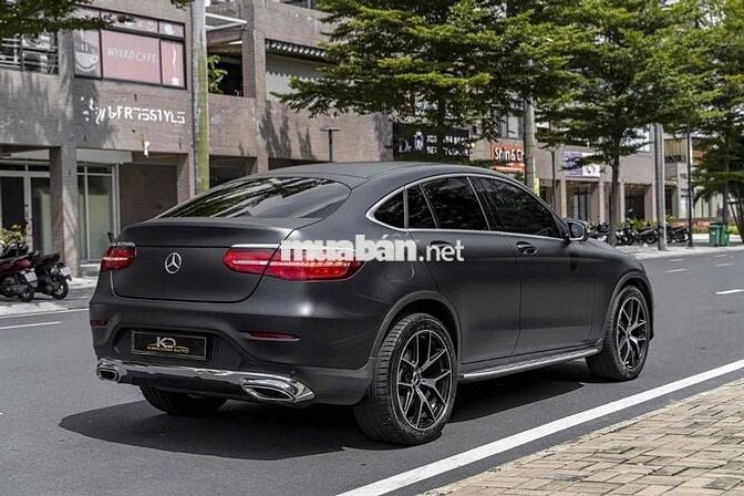 GLC 300 Coupe model 2018 màu đỏ warp đen siêu đep