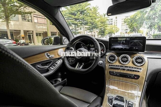 GLC 300 Coupe model 2018 màu đỏ warp đen siêu đep