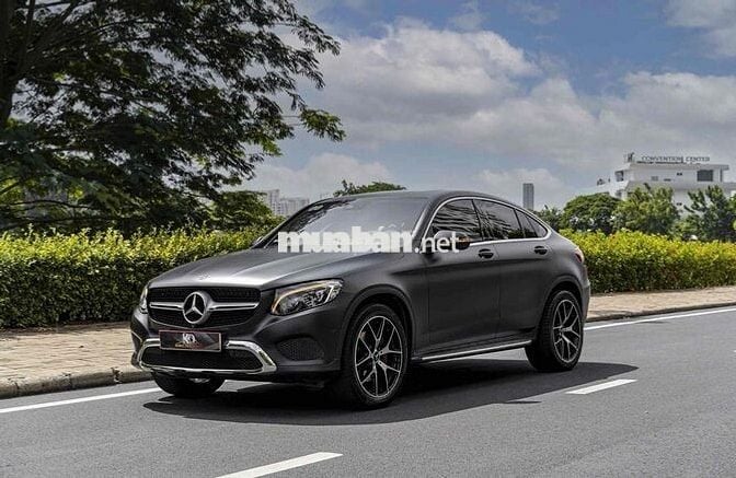 GLC 300 Coupe model 2018 màu đỏ warp đen siêu đep