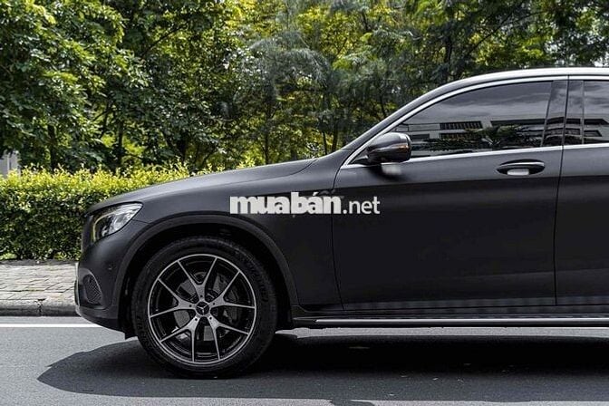 GLC 300 Coupe model 2018 màu đỏ warp đen siêu đep