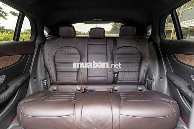 GLC 300 Coupe model 2018 màu đỏ warp đen siêu đep