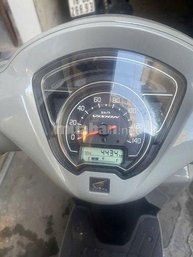 Cần bán xe Vision, nữ đi, nguyên bản, còn mới, ít sử dụng