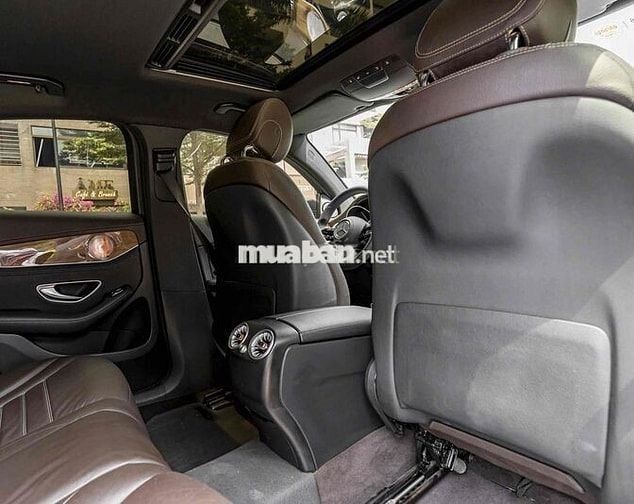 GLC 300 Coupe model 2018 màu đỏ warp đen siêu đep