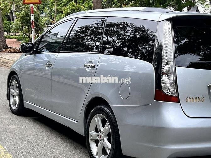 Mitsubishi Grandis 2009 số tự động màu bạc