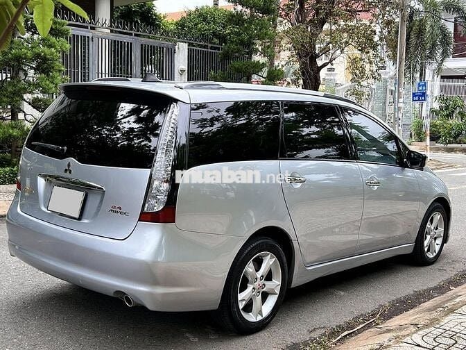 Mitsubishi Grandis 2009 số tự động màu bạc