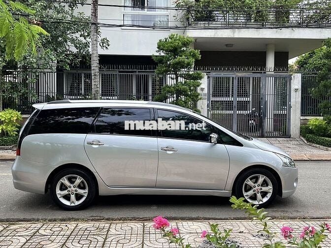 Mitsubishi Grandis 2009 số tự động màu bạc