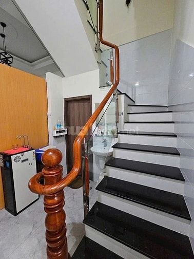 BÁN NHÀ MẶT TIỀN,NHÀ 3 TẦNG,SỔ HỒNG RIÊNG ,VỊ TRÍ TP DĨ AN,TP HCM