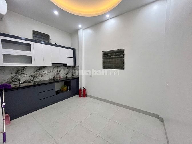 6.9 tỷ có nhà 34m xây 4 tầng ở Minh Khai, HBT, ngõ rộng, 30m ra oto tr