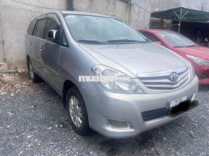 Toyota Innova 2011 G - 120 km