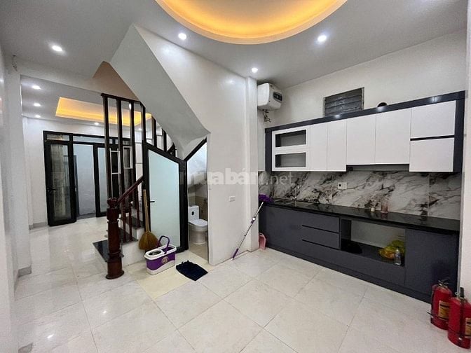 6.9 tỷ có nhà 34m xây 4 tầng ở Minh Khai, HBT, ngõ rộng, 30m ra oto tr