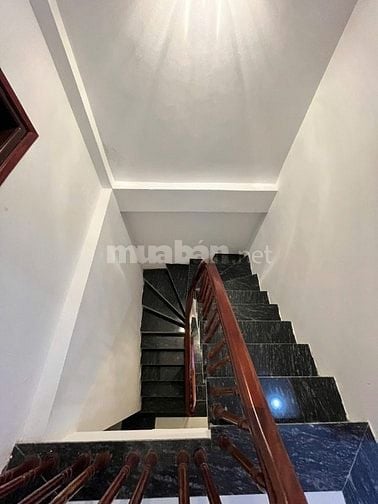 6.9 tỷ có nhà 34m xây 4 tầng ở Minh Khai, HBT, ngõ rộng, 30m ra oto tr
