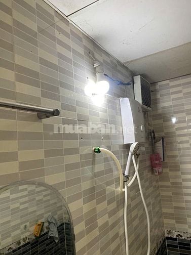 Phòng rộng đẹp, có cửa sổ thoáng mát, bếp riêng wc trong phòng 