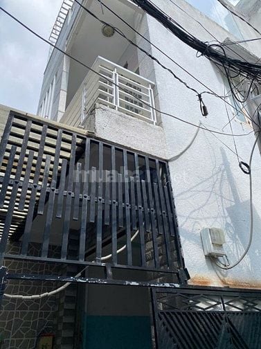 Phòng rộng đẹp, có cửa sổ thoáng mát, bếp riêng wc trong phòng 