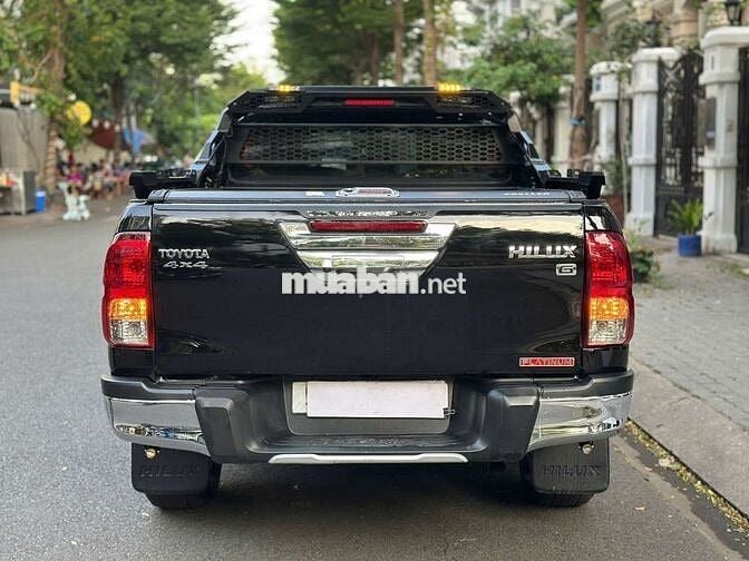 Toyota Hilux 2.8L 4x4 2019 nhập Thái option 200 củ