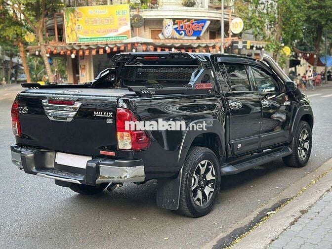 Toyota Hilux 2.8L 4x4 2019 nhập Thái option 200 củ