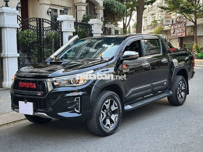 Toyota Hilux 2.8L 4x4 2019 nhập Thái option 200 củ